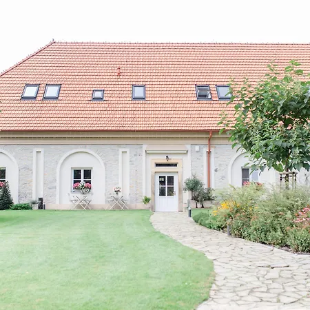 Na Kmine Guest house Obristvi
