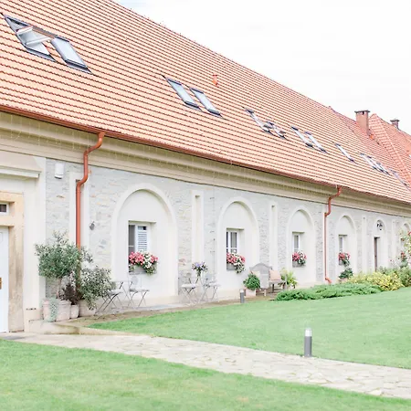 Na Kmine Guest house Obristvi