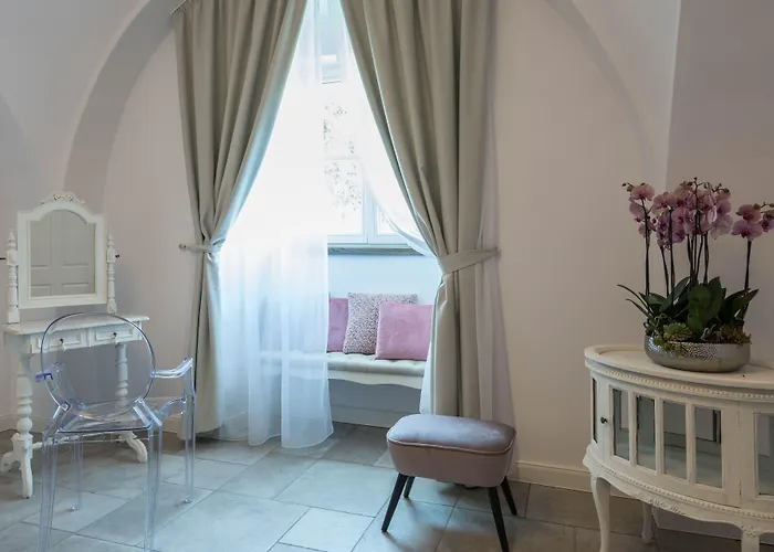 Na Kmine Konukevi Obristvi